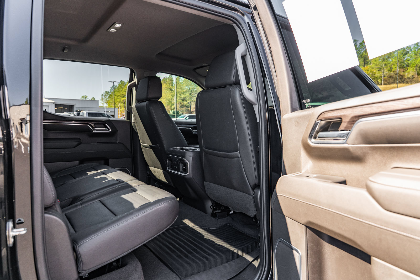 Used 2022 Chevrolet Silverado 1500 LTZ w/ Max Trailering Package RWD image 13