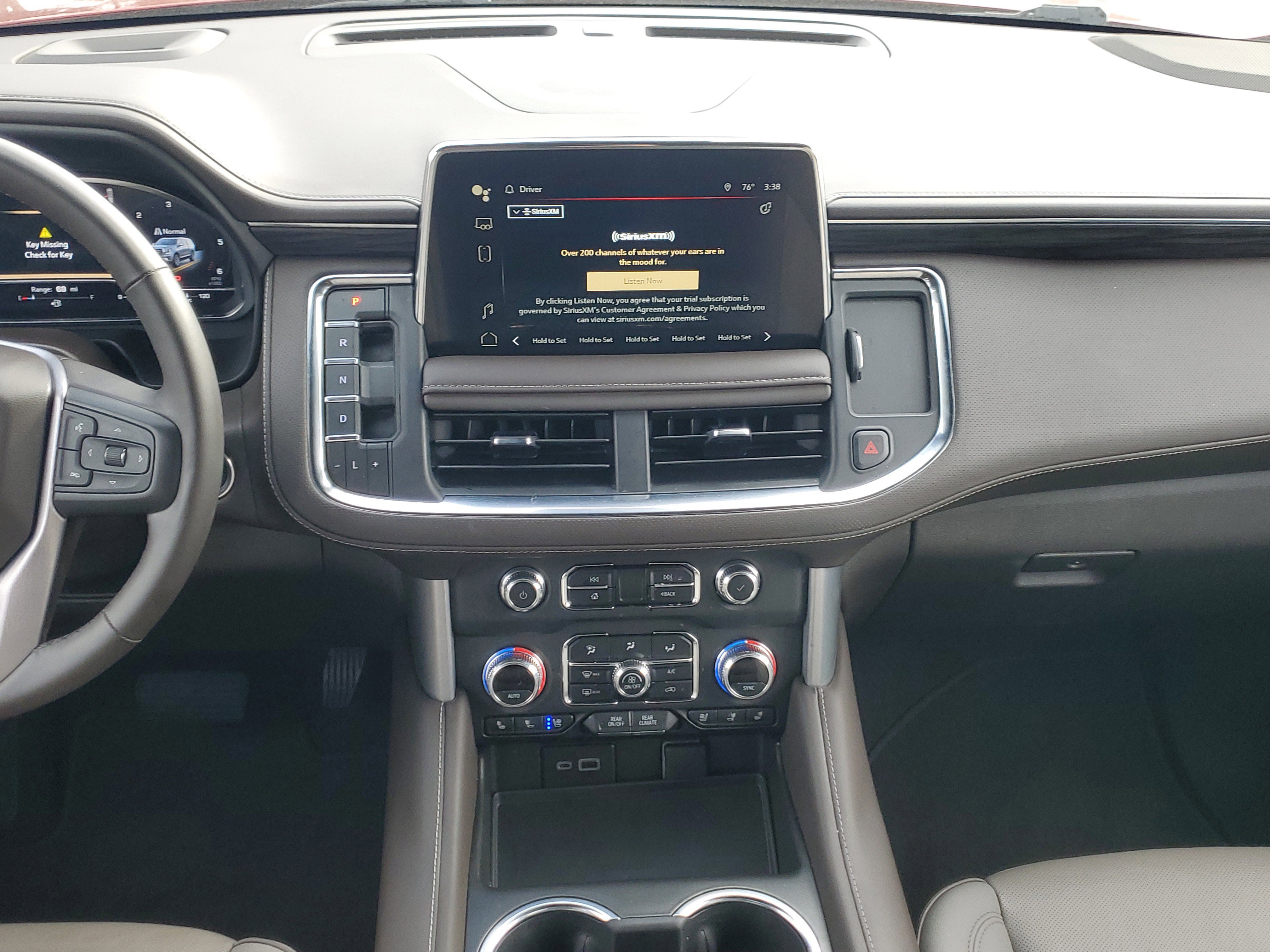 Used 2023 GMC Yukon SLT w/ SLT Luxury Package image 16