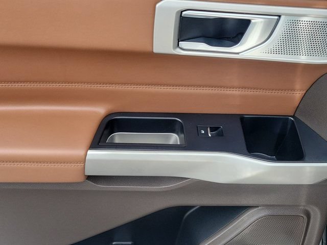 Certified 2023 Ford Explorer King Ranch w/ Technology Package RWD image 12