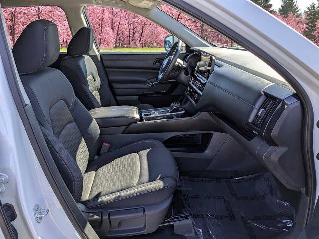 Used 2025 Nissan Pathfinder SV image 24