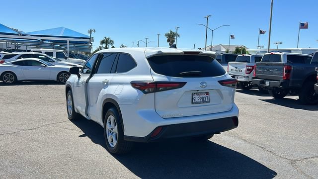 Used 2024 Toyota Highlander LE FWD image 5