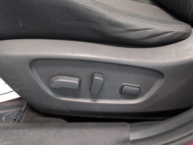 Used 2017 Nissan Rogue SV AWD/4WD image 12