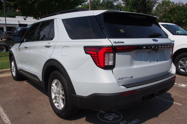 Certified 2025 Ford Explorer Active RWD image 5