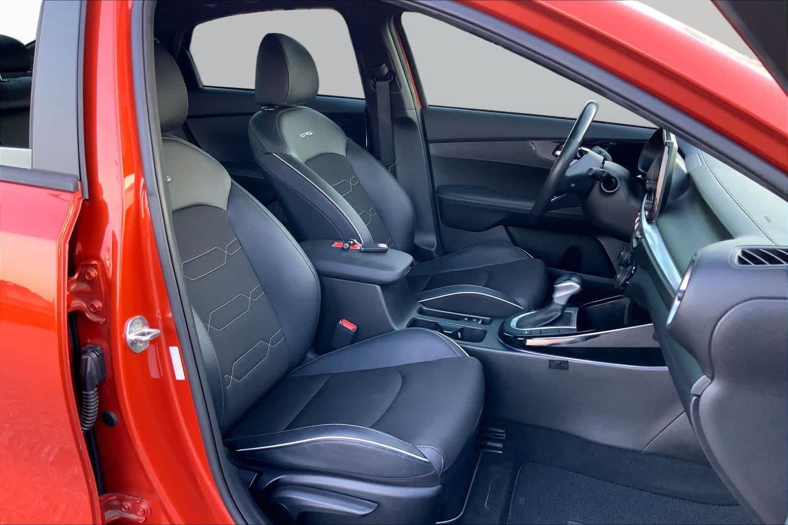 Used 2023 Kia Forte GT-Line w/ GT-Line Premium Package FWD image 9