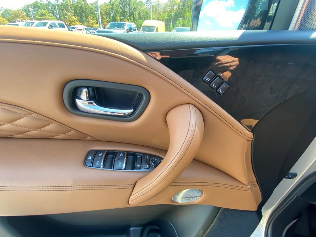 Used 2024 INFINITI QX80 Sensory AWD/4WD image 11