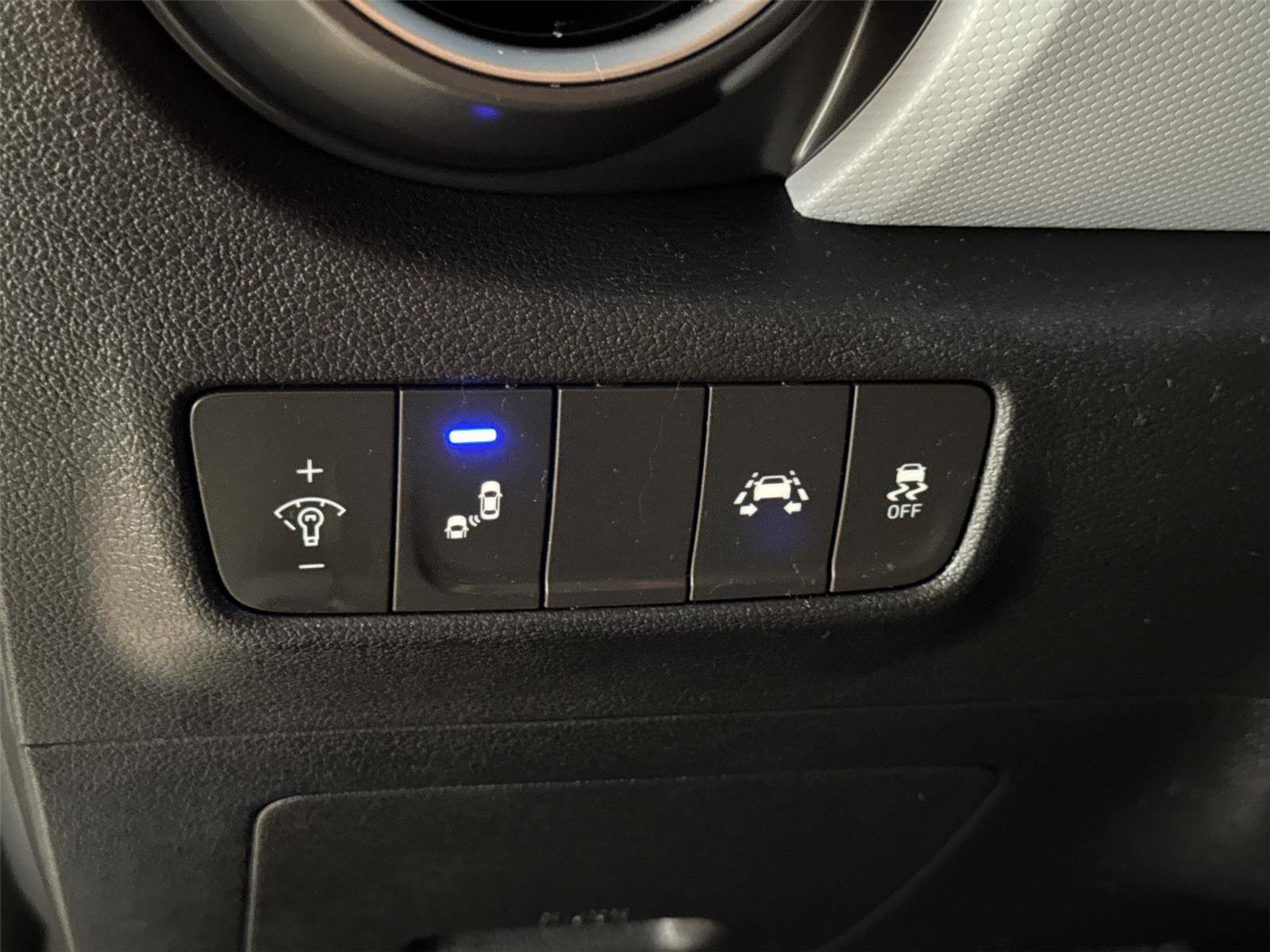 Used 2019 Hyundai Kona SEL w/ SEL Tech Package 02 image 28