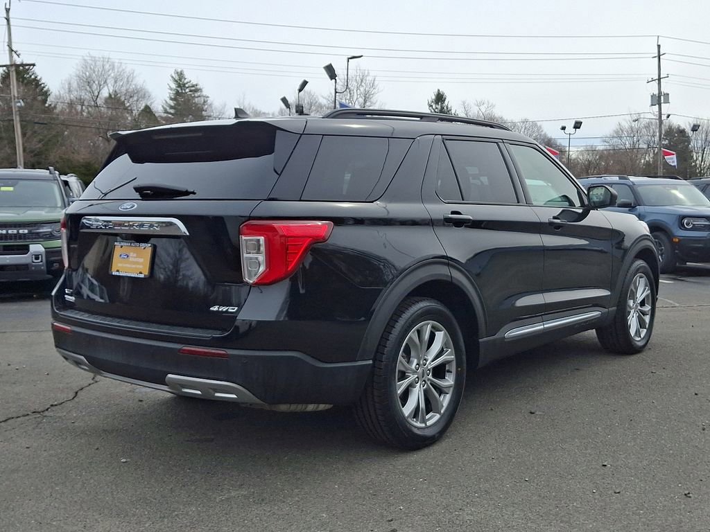 Certified 2021 Ford Explorer XLT w/ Equipment Group 202A image 5