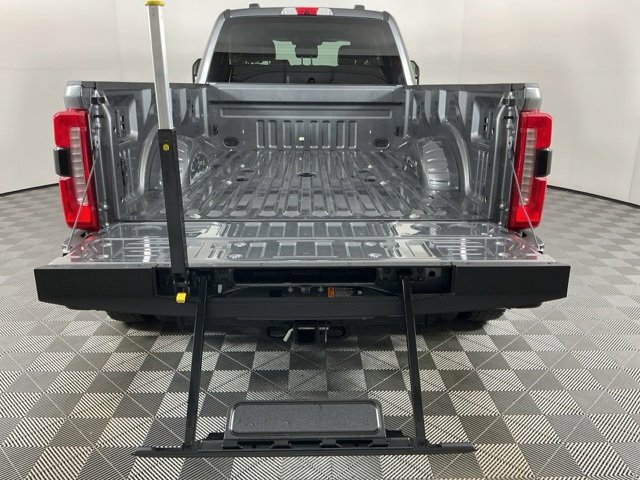 Certified 2025 Ford F450 Lariat w/ FX4 Off-Road Package image 9