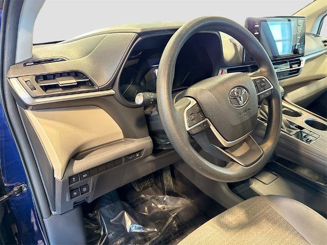 Used 2021 Toyota Sienna LE image 9