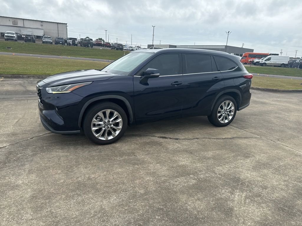 Used 2021 Toyota Highlander Limited FWD image 5