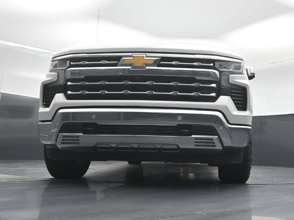 Used 2023 Chevrolet Silverado 1500 LTZ w/ LTZ Convenience Package II AWD/4WD image 45