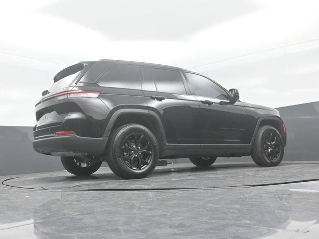 Used 2025 Jeep Grand Cherokee Altitude AWD/4WD image 25