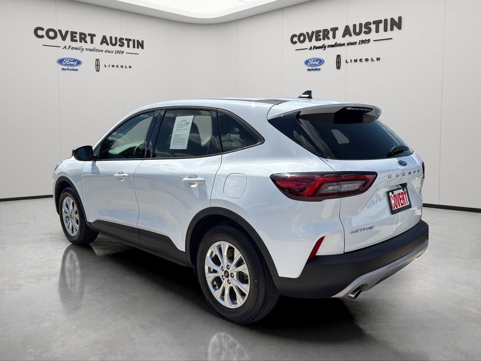 Certified 2025 Ford Escape Active FWD image 3