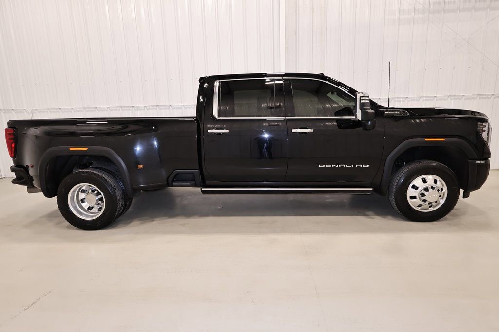 Used 2026 GMC Sierra 3500 Denali Ultimate image 9