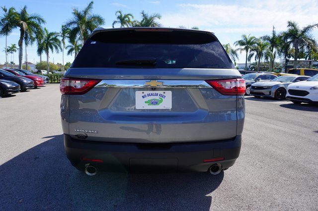 Used 2021 Chevrolet Traverse LS image 2