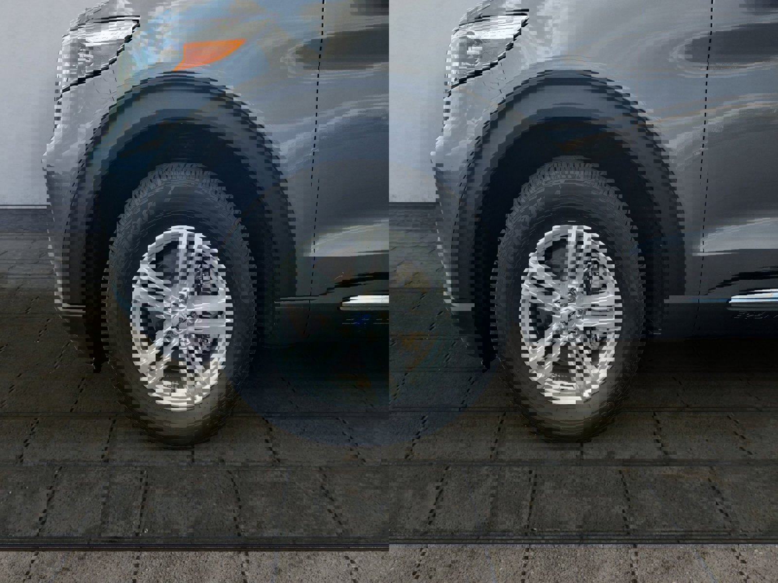 Certified 2022 Ford Explorer XLT w/ Equipment Group 202A image 26