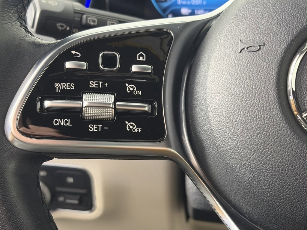 Used 2023 Mercedes-Benz EQB 300 4MATIC image 17