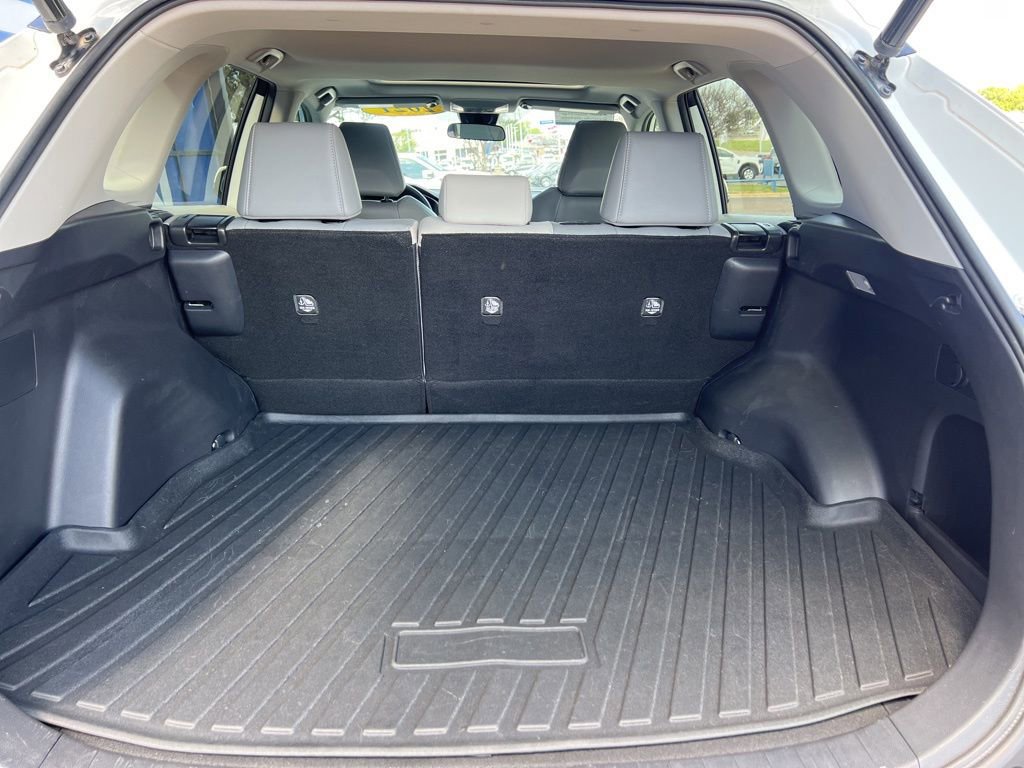 Used 2021 Toyota RAV4 XLE Premium image 17