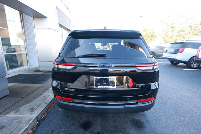 Used 2023 Jeep Grand Cherokee Altitude AWD/4WD image 6