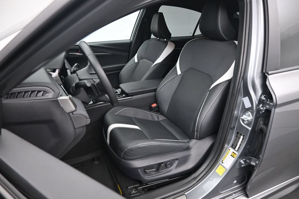 Used 2025 Toyota Camry SE FWD image 8
