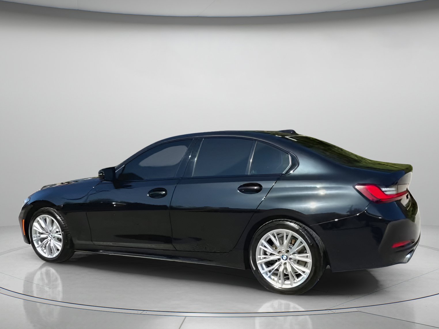 Used 2023 BMW 330i Sedan w/ Driving Assistance Package image 19
