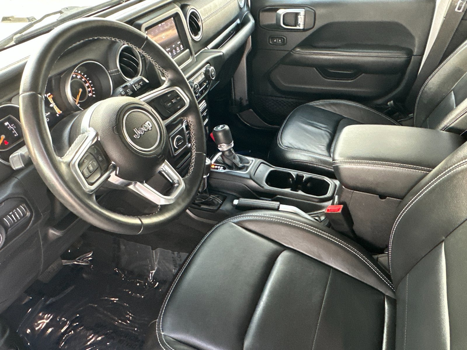 Used 2018 Jeep Wrangler Unlimited Sahara w/ Safety Group image 10