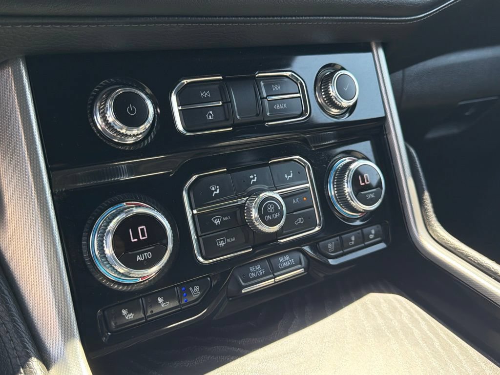 Used 2023 GMC Yukon Denali RWD image 32