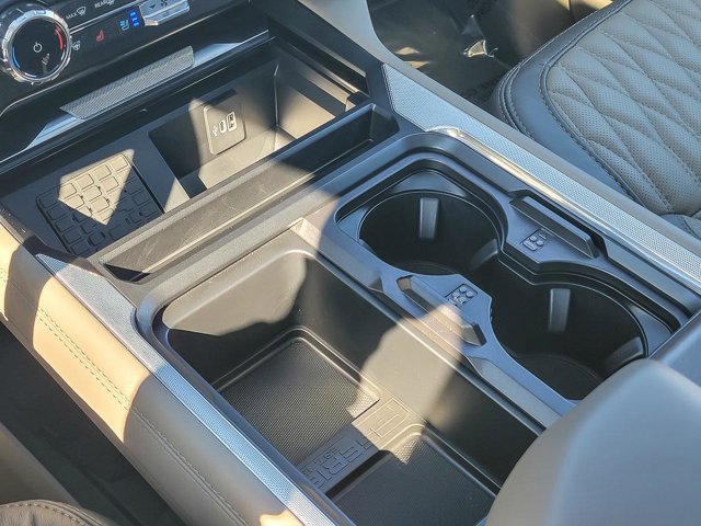 Certified 2025 Ford F450 Platinum w/ Platinum Plus Package image 24