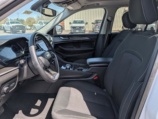Used 2023 Jeep Grand Cherokee Laredo AWD/4WD image 10