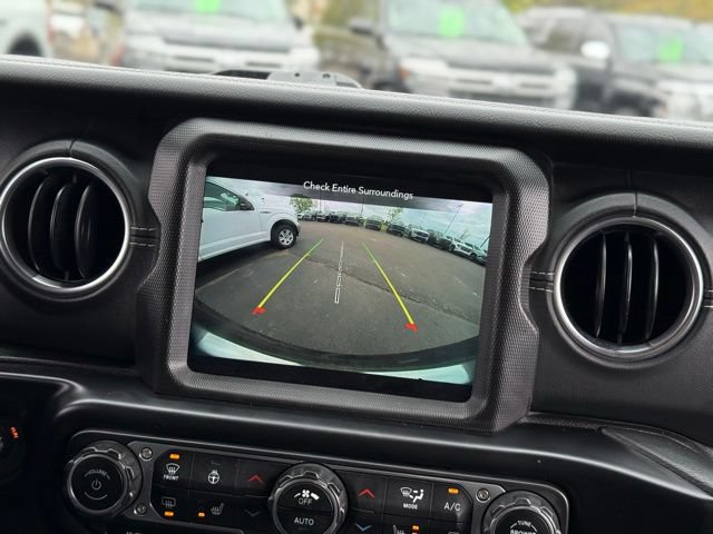 Used 2021 Jeep Wrangler Unlimited Sahara w/ Uconnect 4C Nav & Sound Group AWD/4WD image 4
