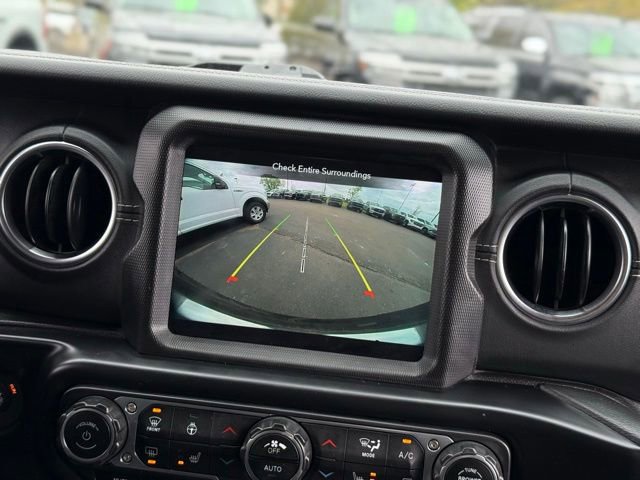 Used 2021 Jeep Wrangler Unlimited Sahara w/ Uconnect 4C Nav & Sound Group AWD/4WD image 4