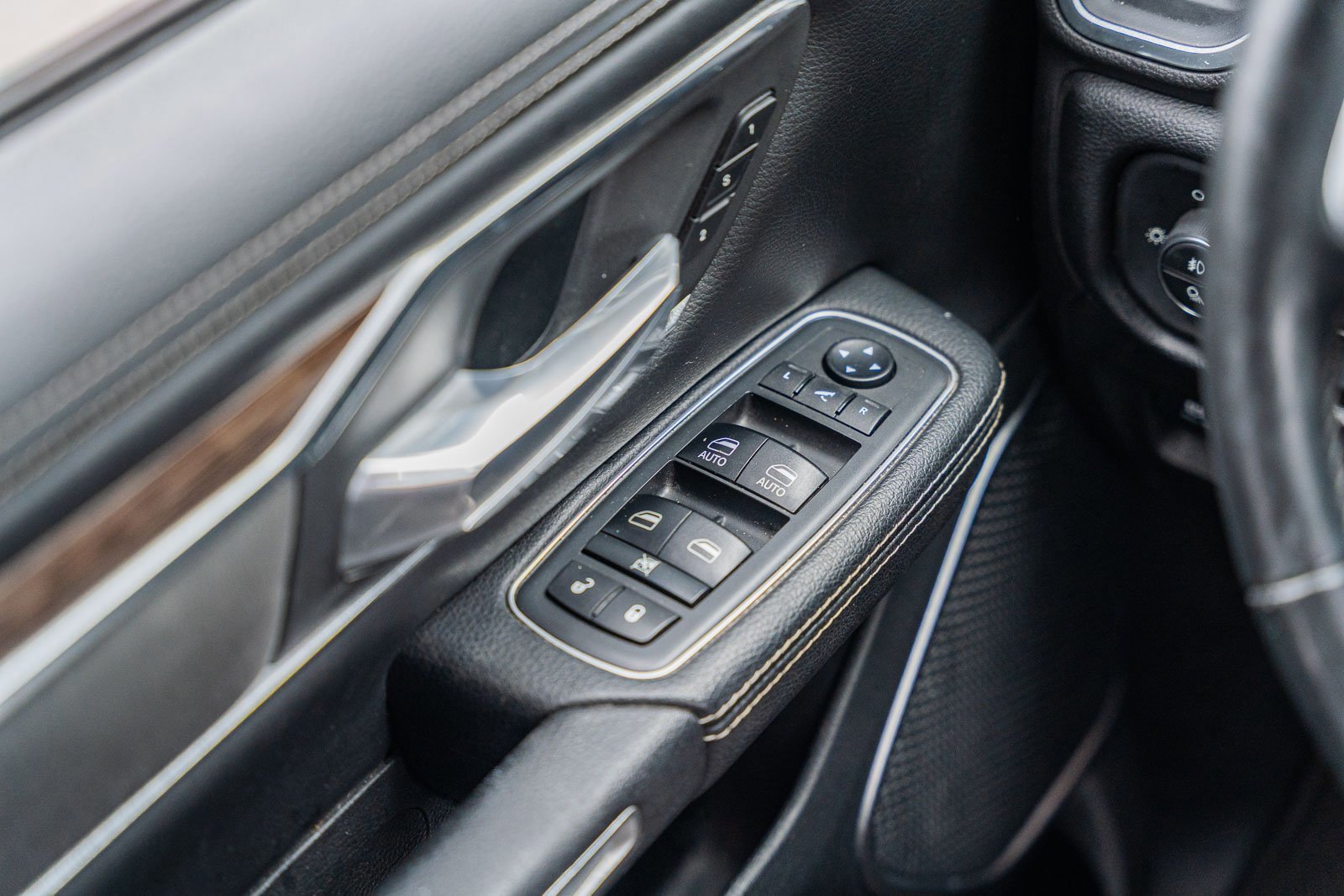 Used 2019 RAM 1500 Laramie image 28