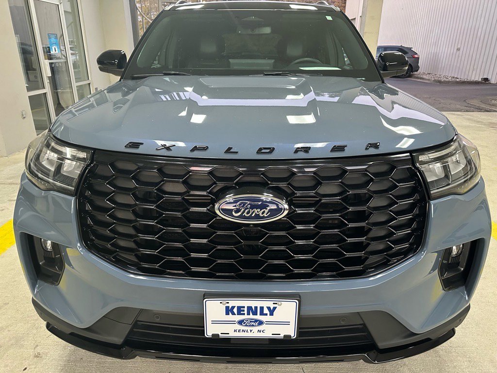Certified 2025 Ford Explorer ST-Line w/ Premium Package image 10