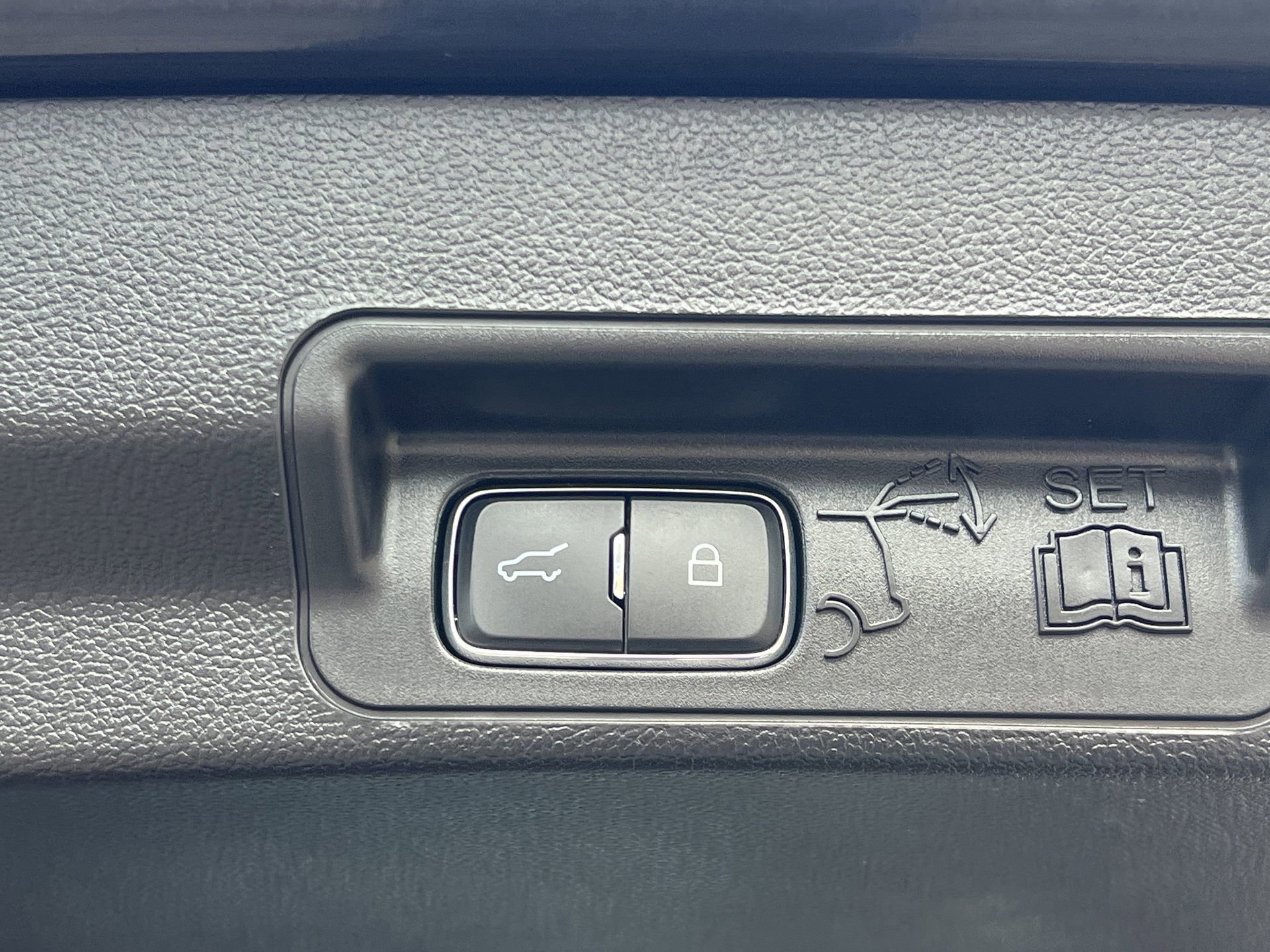 Certified 2022 Ford Explorer XLT w/ Equipment Group 202A image 28