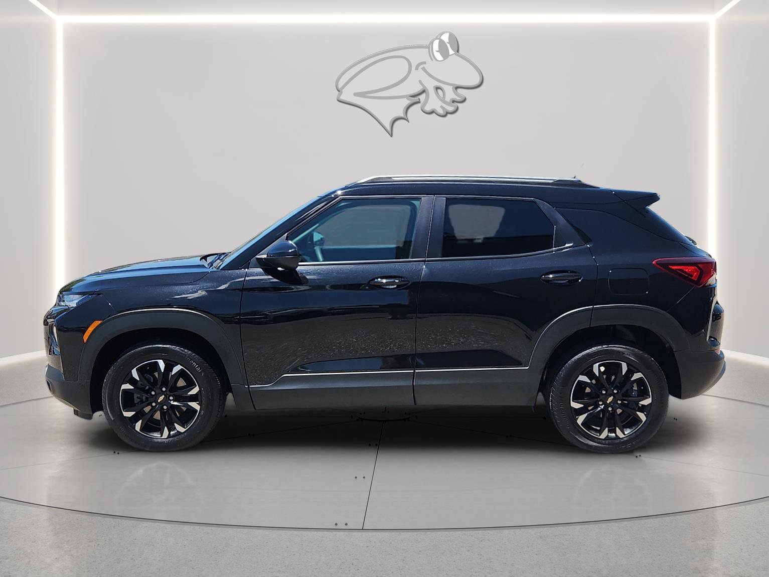 Used 2023 Chevrolet TrailBlazer LT FWD image 2
