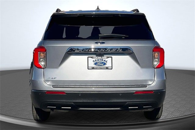 Certified 2024 Ford Explorer XLT image 3