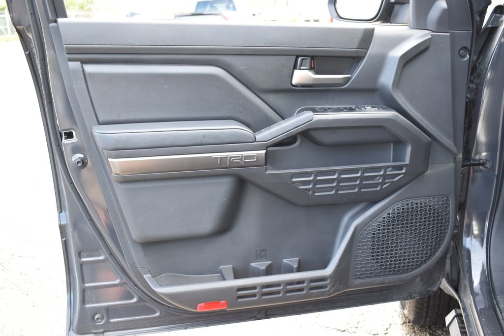 Used 2025 Toyota Tacoma TRD Sport AWD/4WD image 7