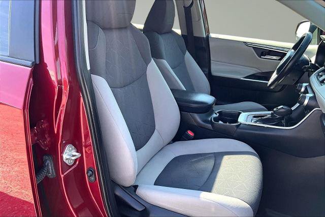 Used 2020 Toyota RAV4 XLE w/ Convenience Package FWD image 7