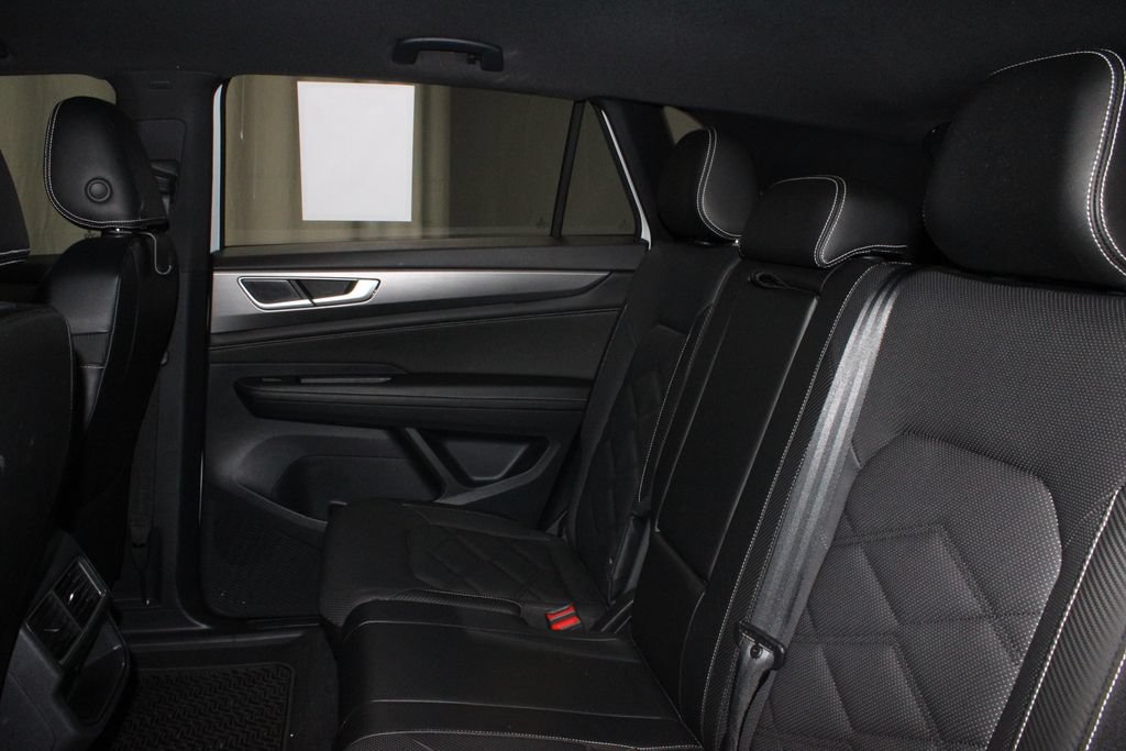 Used 2024 Volkswagen Atlas Cross Sport SE AWD/4WD image 22
