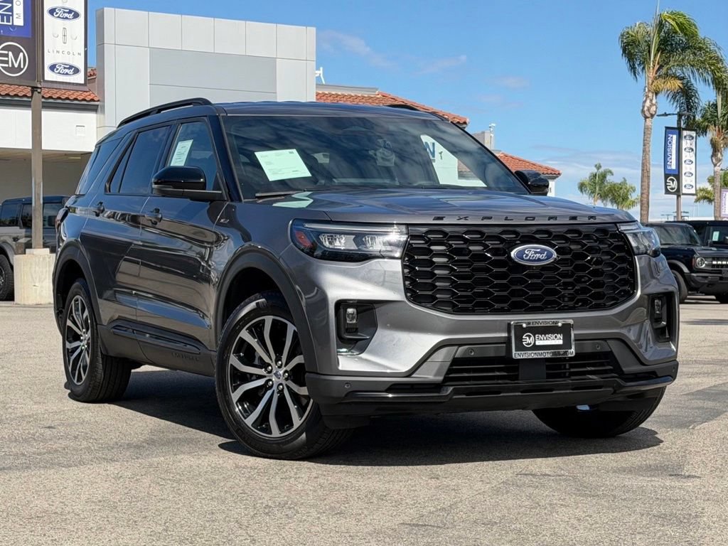 Certified 2025 Ford Explorer ST-Line AWD/4WD image 2