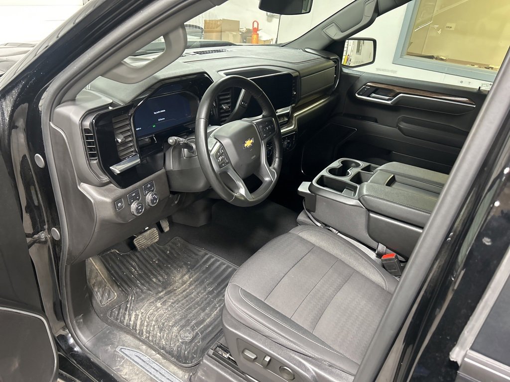 Used 2025 Chevrolet Silverado 1500 LT image 6
