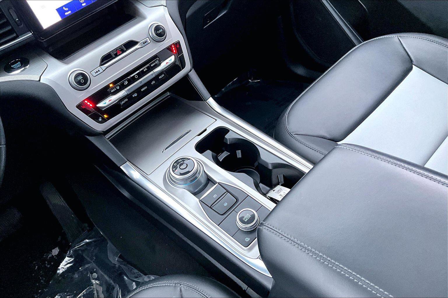 Certified 2022 Ford Explorer XLT w/ Equipment Group 202A image 12