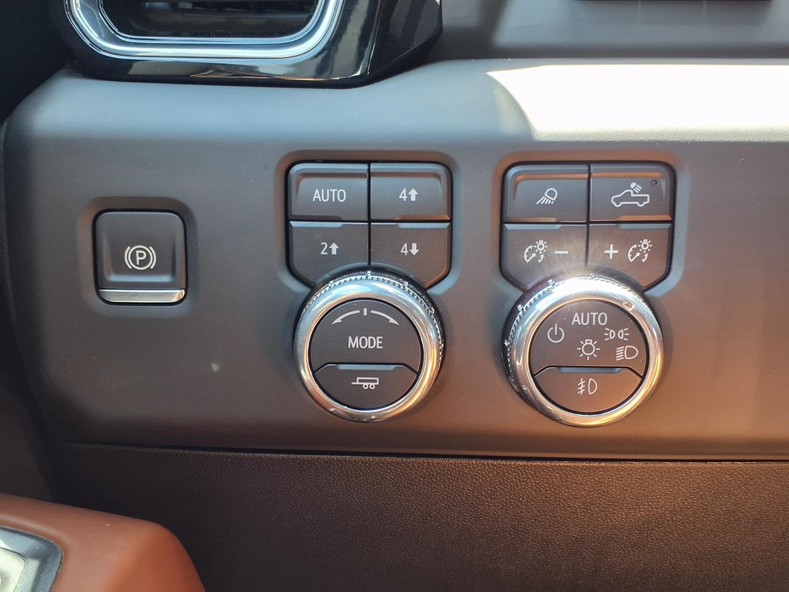 Used 2025 GMC Sierra 2500 Denali Ultimate w/ Max Trailering Package AWD/4WD image 23
