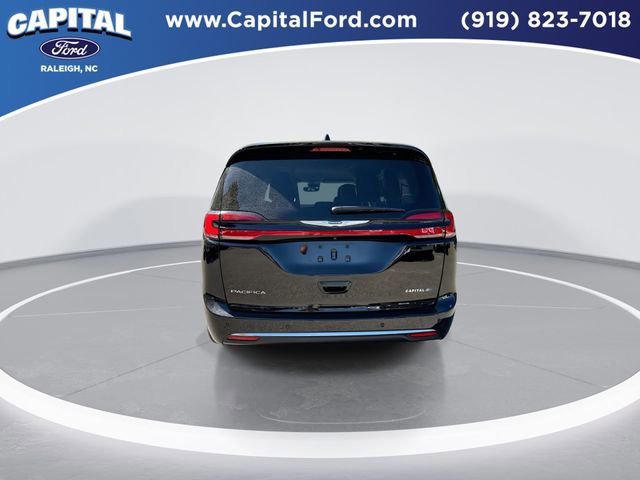 Used 2024 Chrysler Pacifica Touring-L image 5