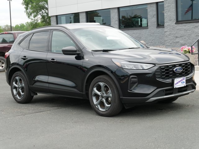 Certified 2025 Ford Escape ST-Line AWD/4WD image 2