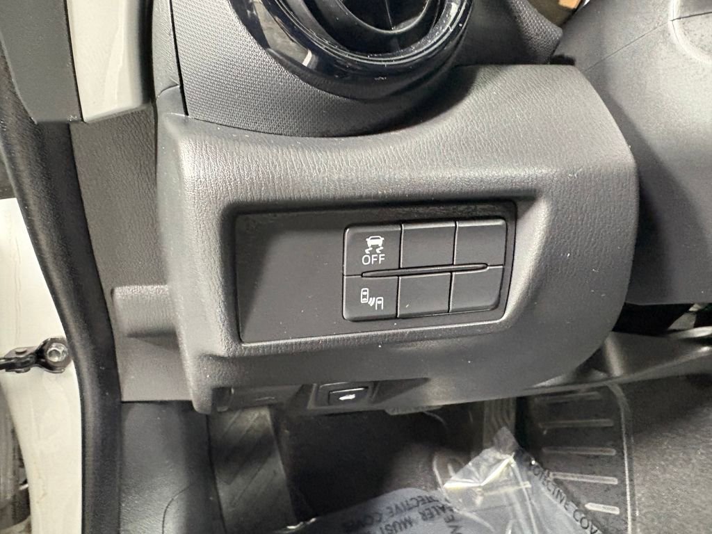 Used 2018 MAZDA MX-5 Miata Club image 22