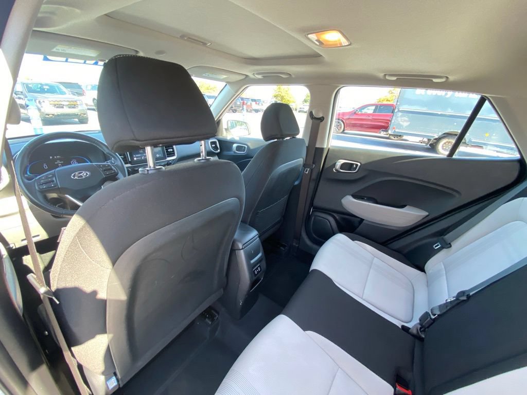 Used 2025 Hyundai Venue SEL FWD image 24