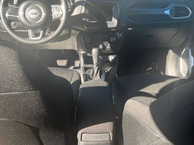 Used 2018 Jeep Renegade Latitude w/ Popular Equipment Group image 13