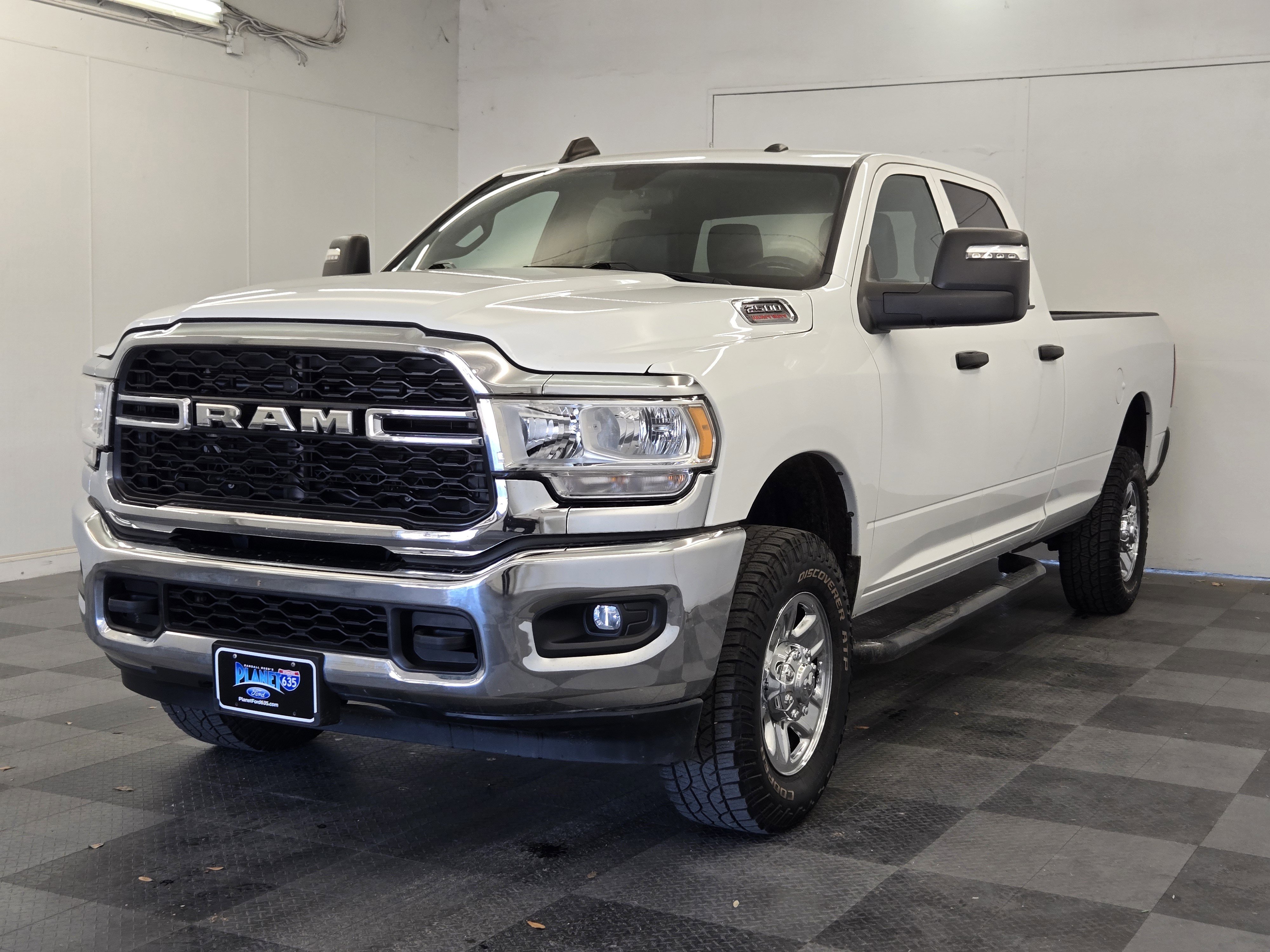 Used 2023 RAM 2500 Tradesman w/ Chrome Appearance Group image 4