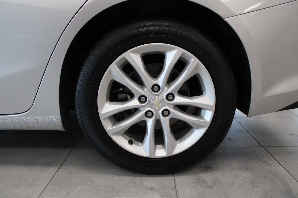 Used 2018 Chevrolet Malibu LT FWD image 9